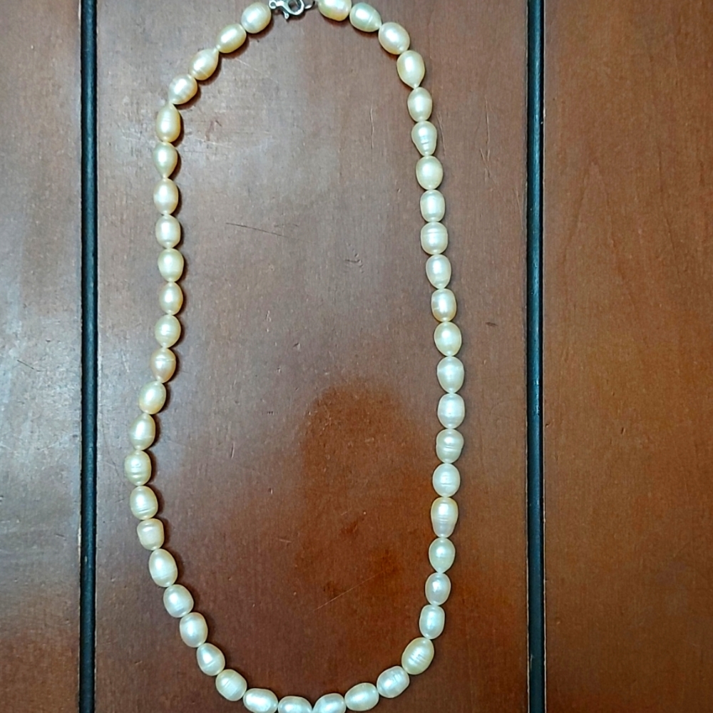 Beautiful fresh water necklace pearl